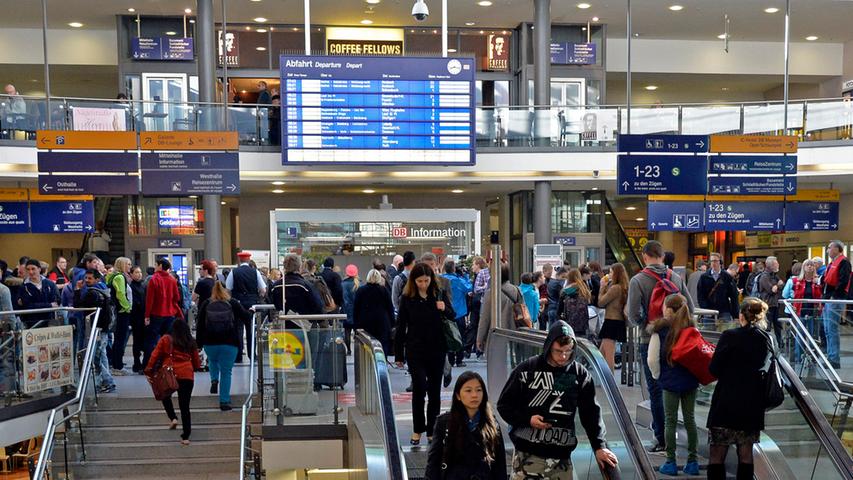 Die Suche nach Ersatz: Belebter Hauptbahnhof trotz Bahnstreik