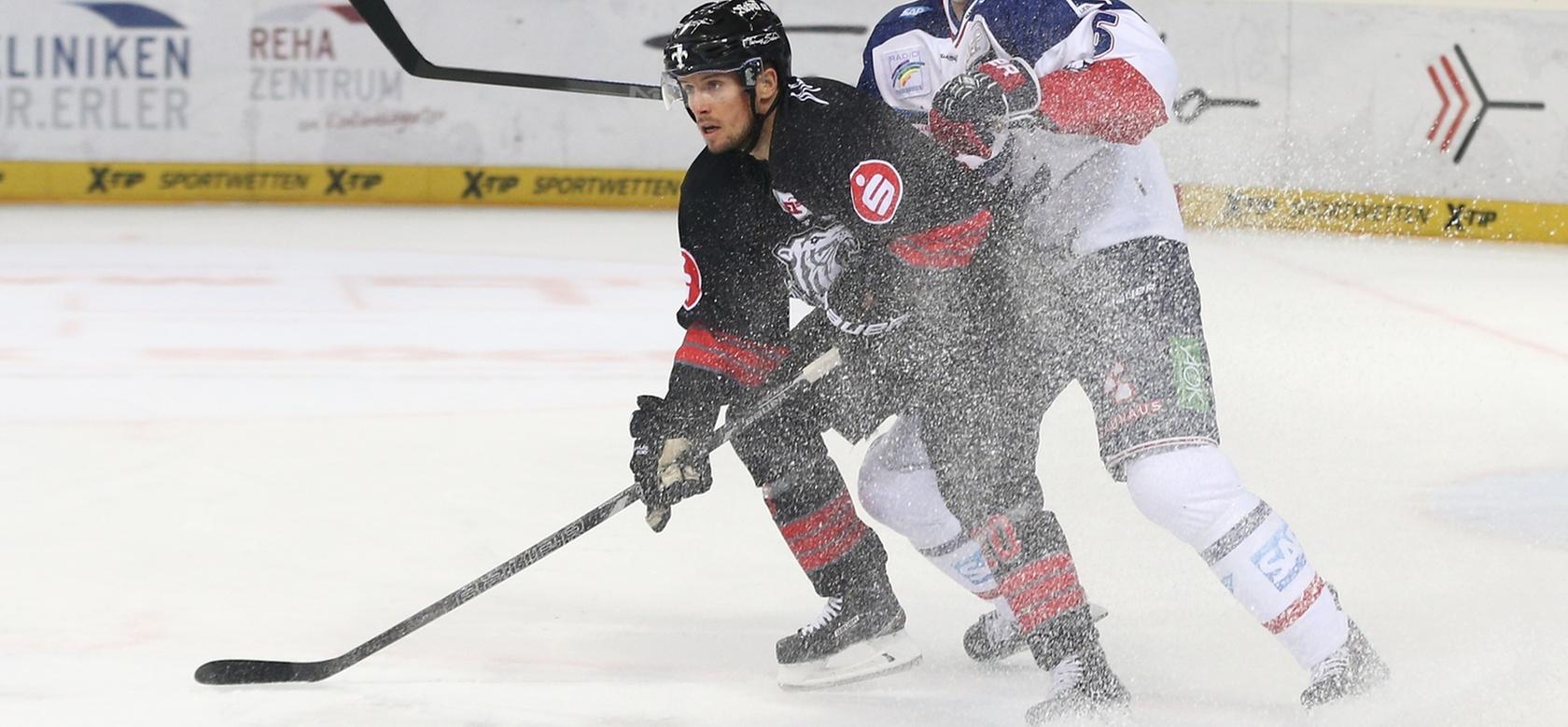 Im Playoff-Viertelfinale setzte Kurtis Foster (rechts) noch Connor James von den Ice Tigers unter Druck. Ab der kommenden Saison verteidigt der Kanadier für die Nürnberger.