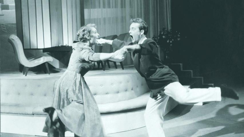 Ein Bild aus den frühen Fünfziger Jahren: Ein tanzender und singender Schauspieler erobert sich die Operette.