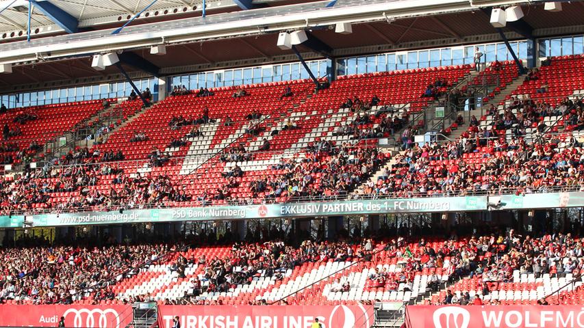 Die zuletzt sieben sieglosen Spiele des 1. FC Nürnberg hinterlassen auch auf der Tribüne Spuren. Zahlreiche Plätze bleiben am Freitagabend leer.