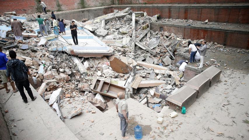 Heftiges Beben in Nepal: Zurück bleiben Trümmer und Verzweiflung
