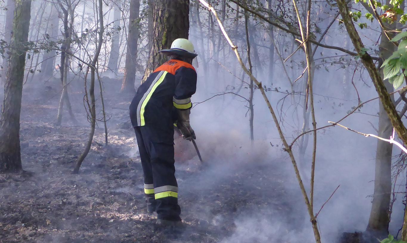 Die Feuerwehr hatten den Brand schnell unter Kontrolle. Warum das Feuer ausbrach, ist noch unklar. Die Feuerwehr hatten den Brand schnell unter Kontrolle. Warum das Feuer ausbrach, ist noch unklar.