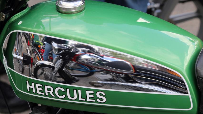 Fachsimpeln beim Hercules-Tag im Merks Motor Museum