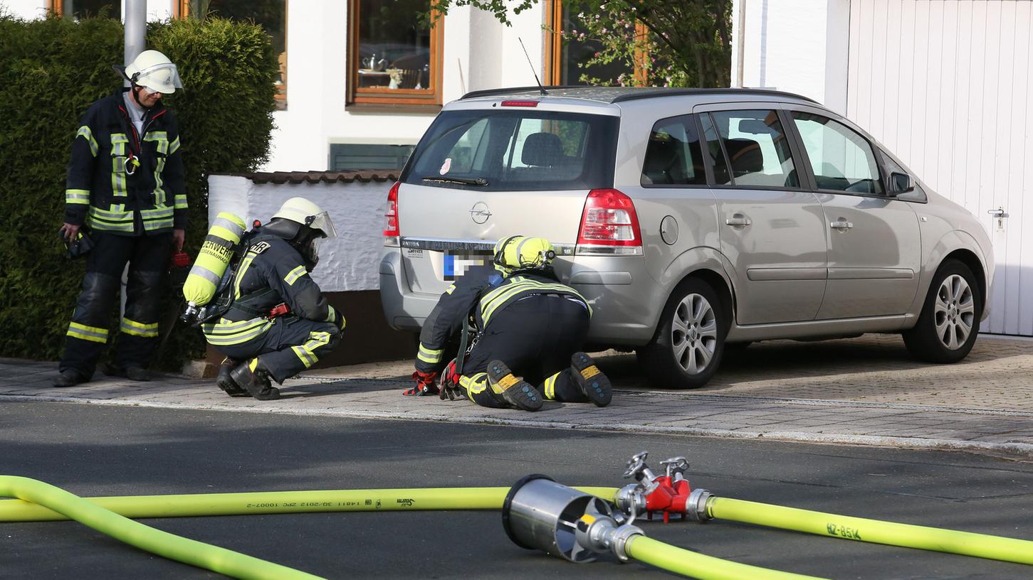Auto verlor Gas: Feuerwehr mit Dauereinsatz