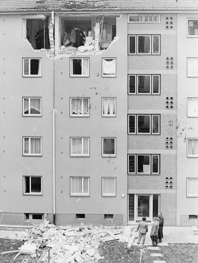 Beschädigtes Mehrfamilien-Wohnhaus. Beschädigtes Mehrfamilien-Wohnhaus.