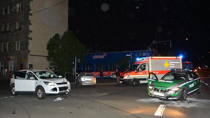 Opelfahrer übersieht Polizeiauto: Kollision in Fürth 