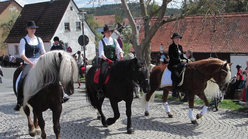 Georgi-Ritt: Segen für Pferd und Reiter in Kammerstein