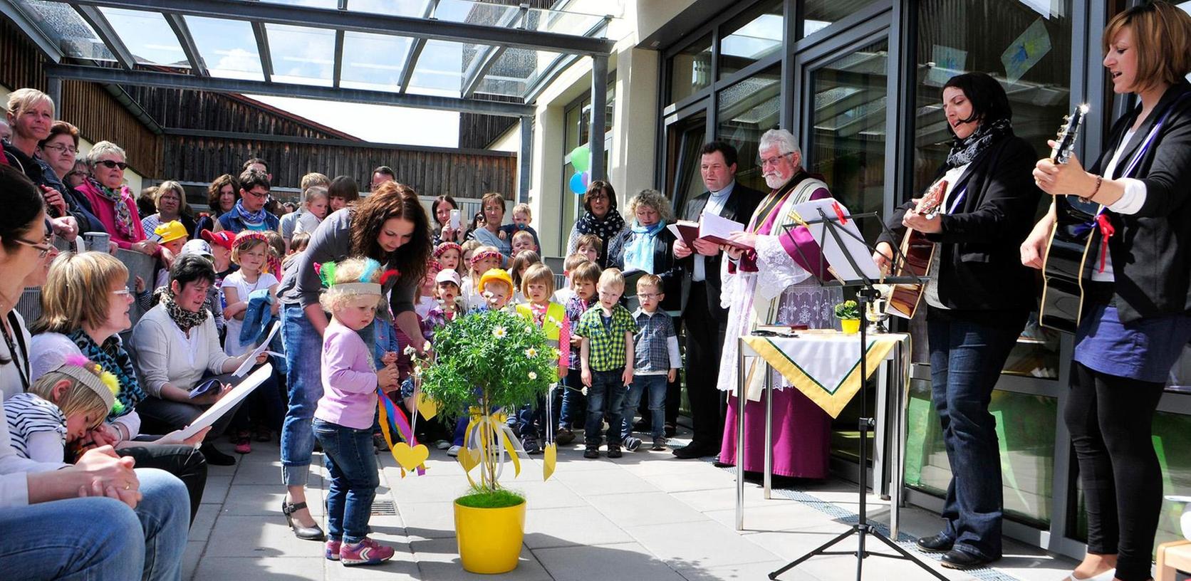 „Bienenstock“ am Kneipp-Kinderhaus erhielt kirchlichen Segen