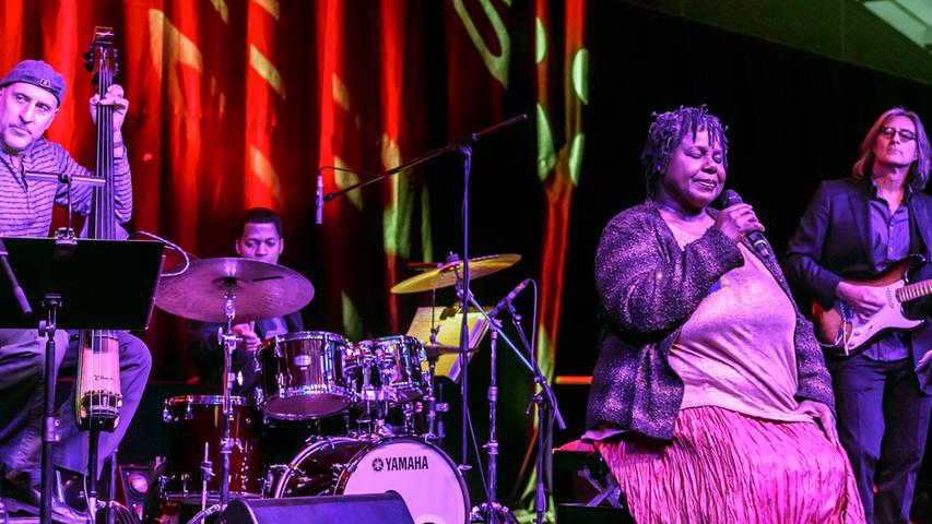 Die Jazz-, Soul und Pop-Diva Randy Crawford gab am Donnerstag im Rahmen des Wendelsteiner Festivals ein bejubeltes Konzert in der FV Eventhalle.