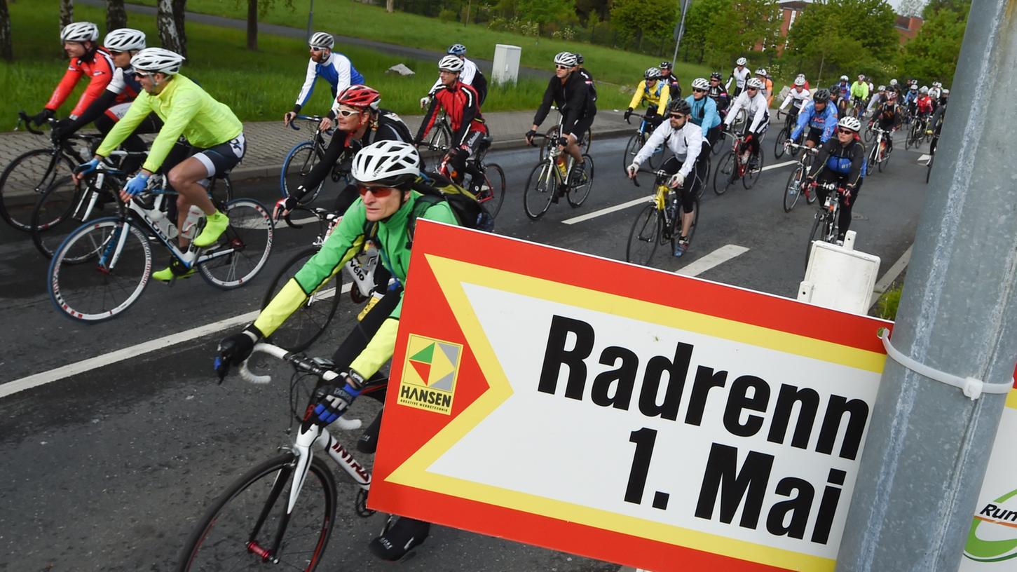 Nach dem Bombenfund in Oberursel ist der Radrennklassiker abgesagt worden. Trotzdem sind einige Radfahrer am 1. Mai mit Polizeibegleitung auf die Strecke gegangen.