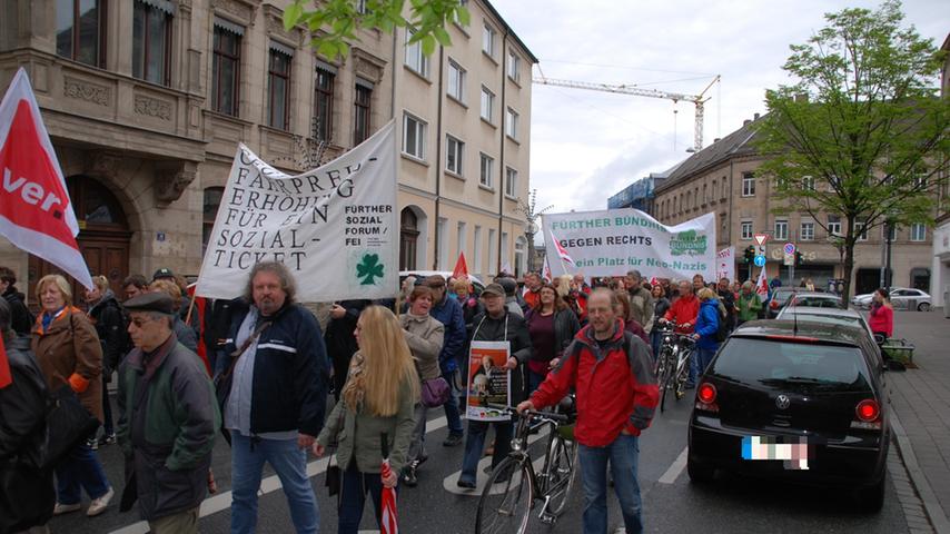 Mai-Demo in Fürth: Mit Samba durch die Innenstadt