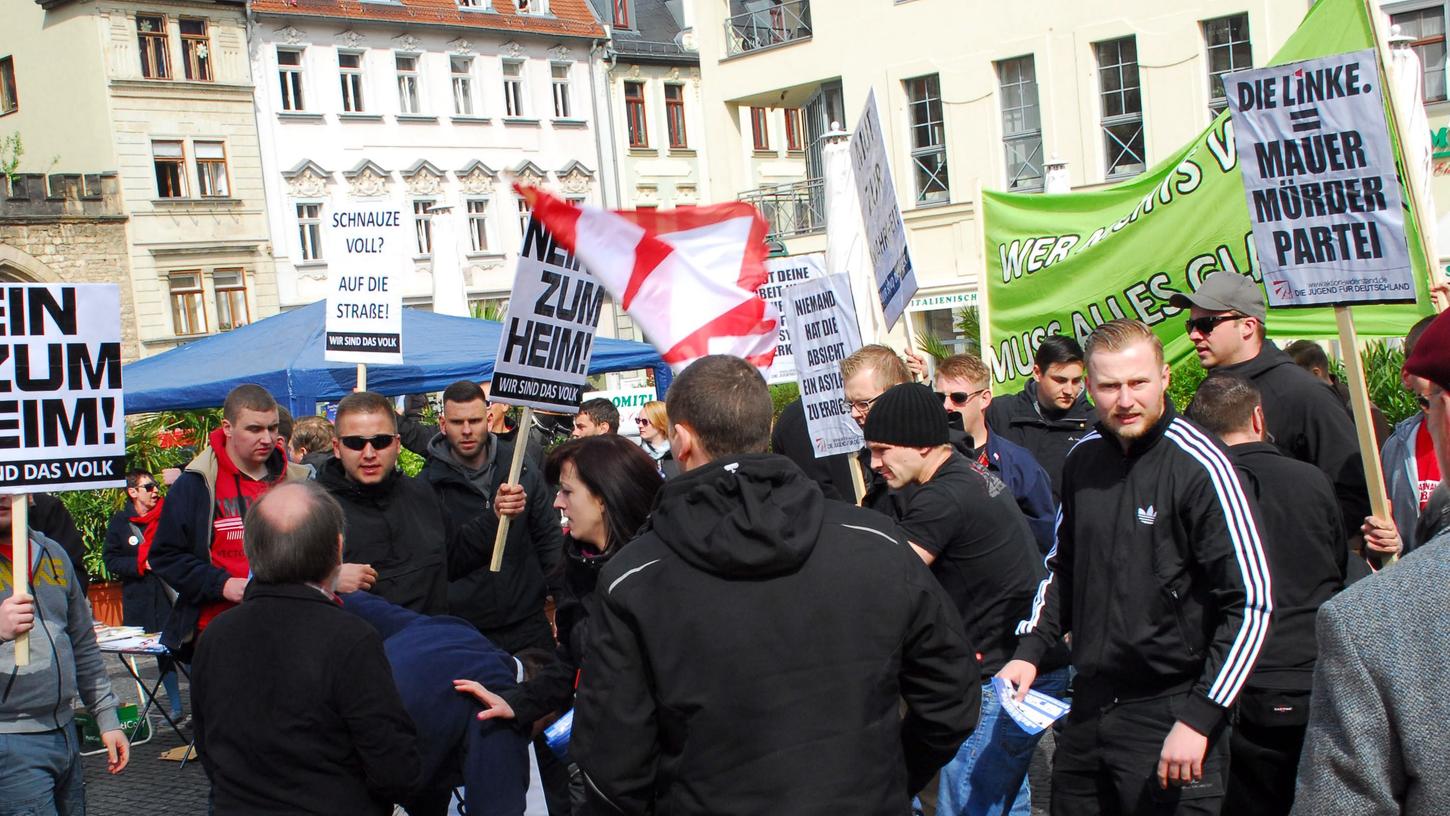 Neonazis überfallen Mai-Demo in Weimar