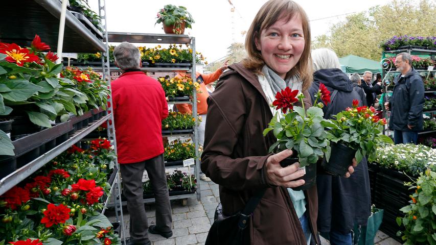 Ein Meer aus Blumen: Gartenmarkt auf der Fürther Freiheit