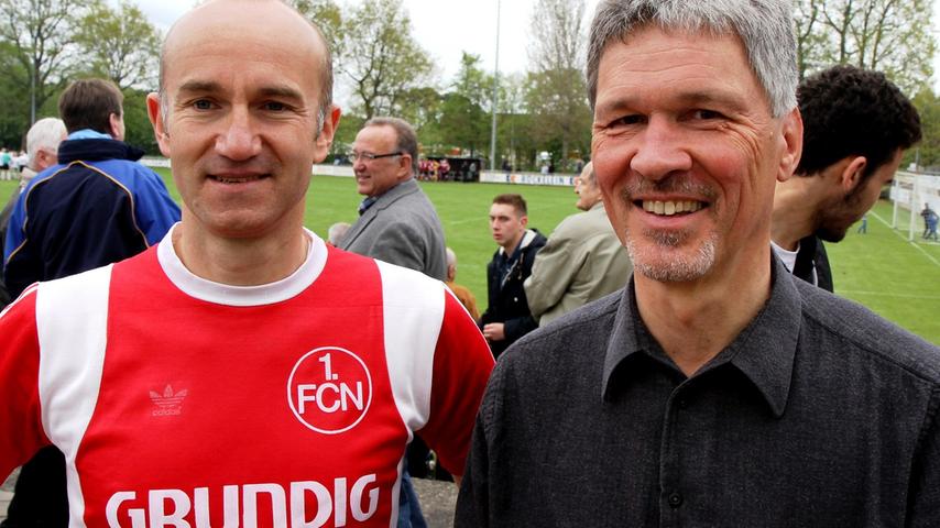 Prof Hans-Dieter Carl (links), der Initiator dieses Benefizspiels, mit Carl-Otto Klermund, dem TSV-Vorsitzenden.