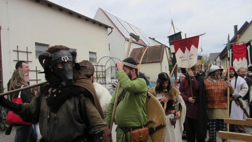 Rittermarkt und Sagenfest: Mittelalterspektakel am Heidenberg