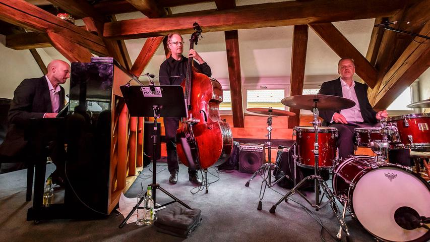 Das Wolfgang Haffner Acoustic Trio mit Wolfgang Haffner (Schlagzeug), Olaf Polziehn (Klavier) und Ingmar Heller (Kontrabass) gab zum Festivalabschluss am 3. Mai 2015 gleich zwei Konzerte in der Jegelscheune.