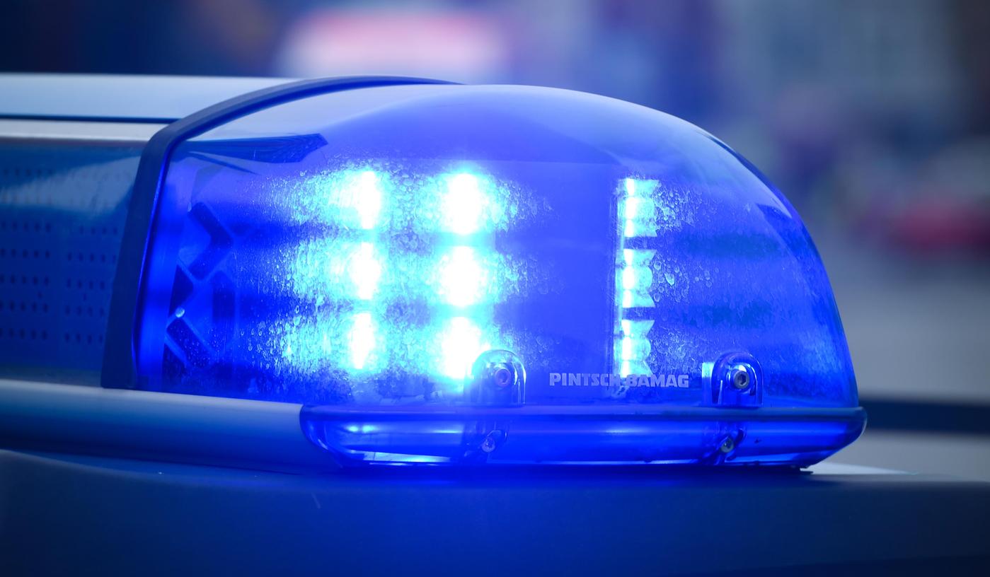 Nürnberger Polizei rettet pöbelnden Mann von Fenstersims