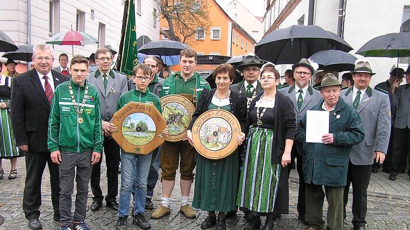 Heidenheim feiert Königsproklamation im Regen
