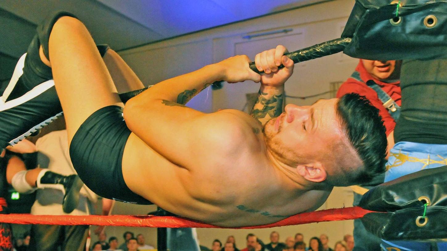 Volle Hütte und tolle Atmosphäre beim Wrestling in Schwabach Volle Hütte und tolle Atmosphäre beim Wrestling in Schwabach
