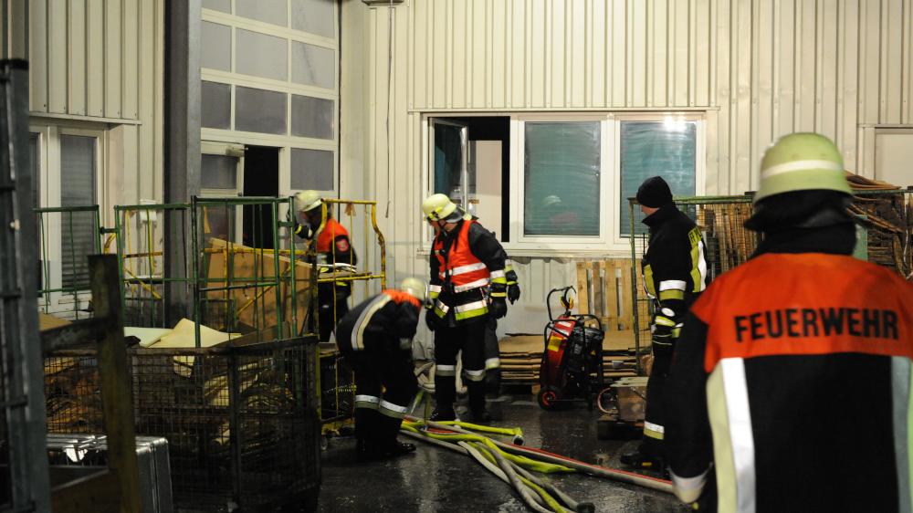 Feuer in Kunststoff-Fabrik in Postbauer-Heng