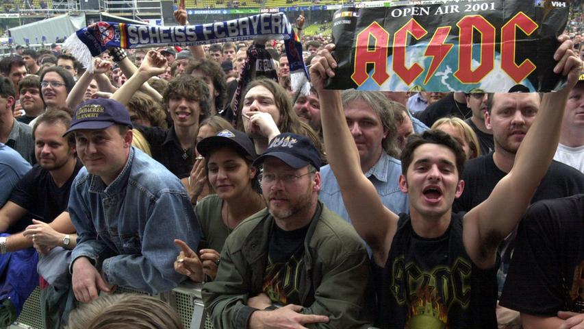We salute you! AC/DC brachten im Juni 2001 das Nürnberger Frankenstadion zum Beben.