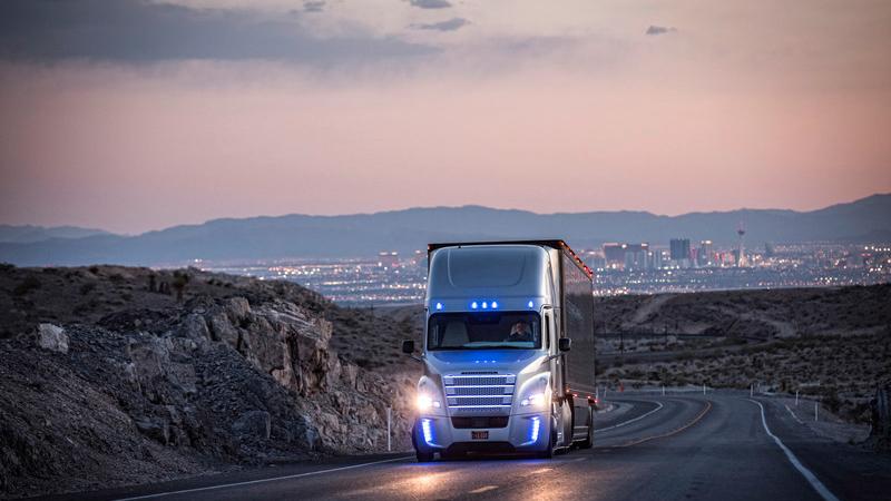 Daimler präsentiert selbstständig fahrenden Lastwagen
