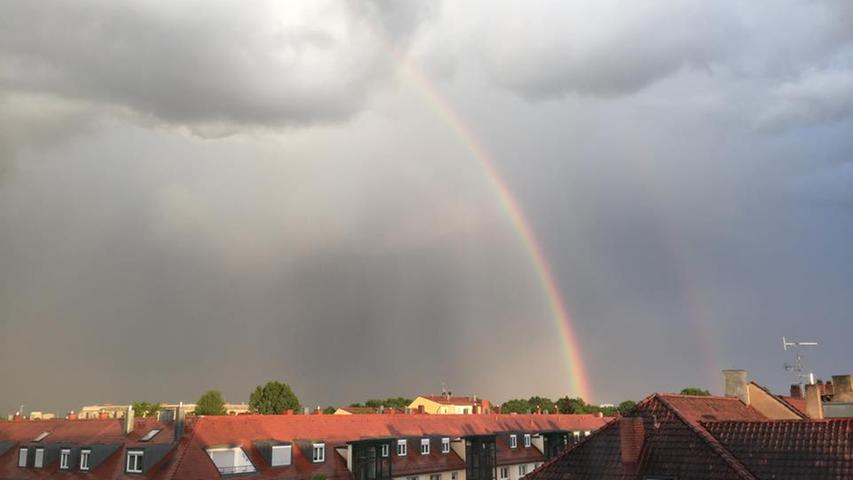 Regenbogen, Regen, Sonne: Kapriolen am Himmel Nürnbergs