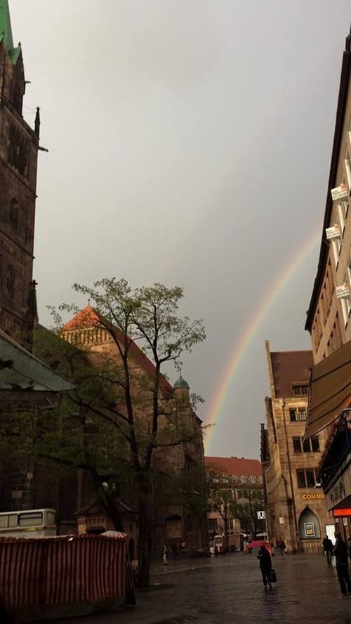 Regenbogen, Regen, Sonne: Kapriolen am Himmel Nürnbergs