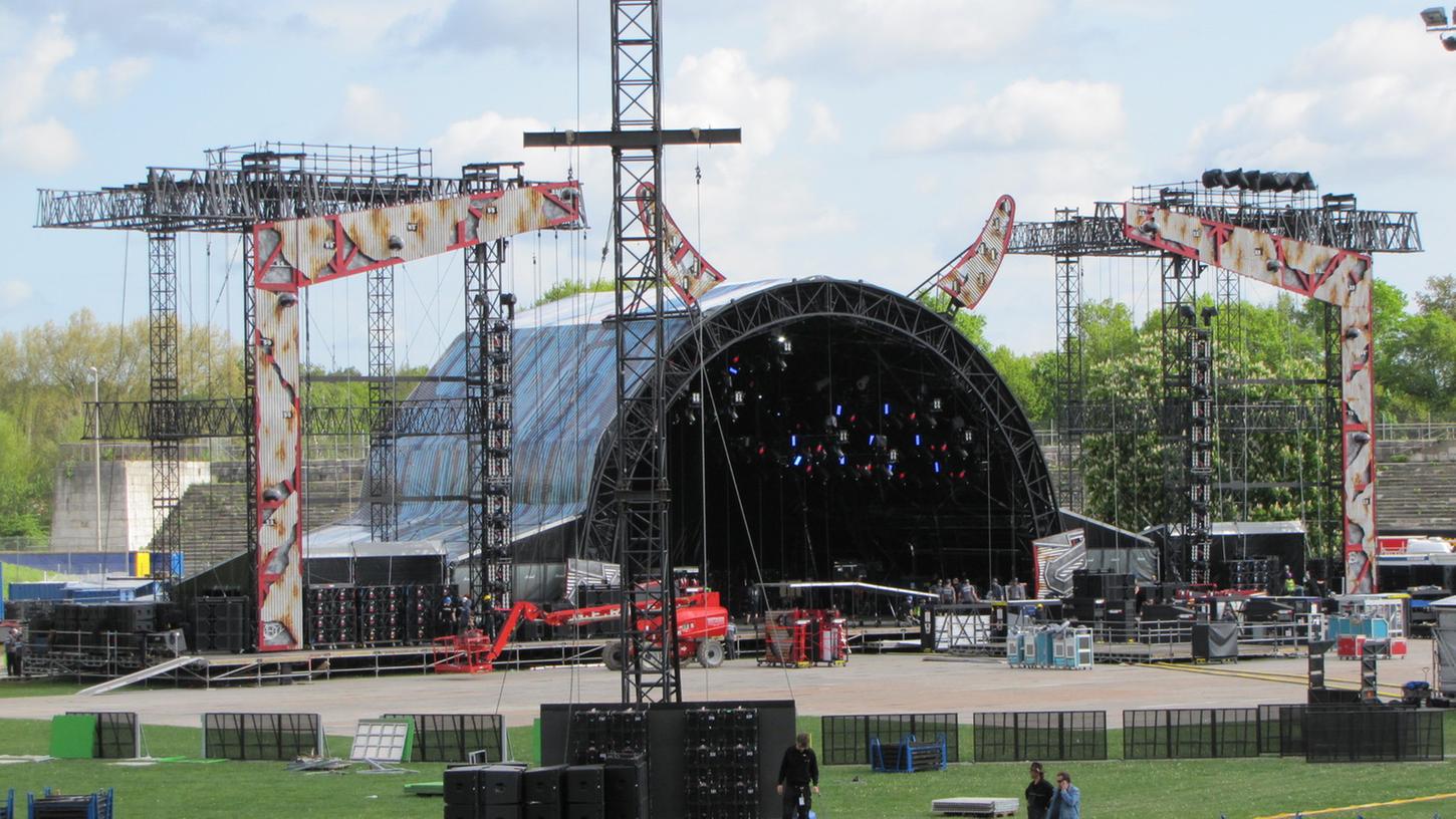 Es ist angerichtet, AC/DC kann kommen: Auf dem Zeppelinfeld ist alles bereit für die große Show am Freitag - und erwarteten 80.000 Zuschauern.