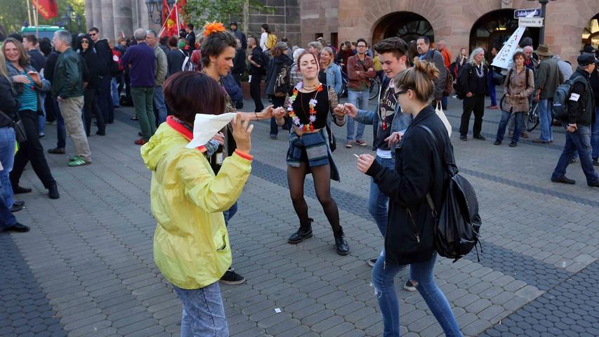 Tanzen gegen Rechts: 200 demonstrierten gegen Pegida