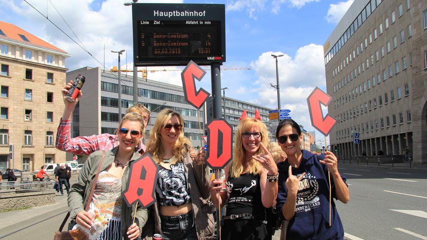 AC/DC-Fans: "Kultur erleben, dann abschütteln gehen"
