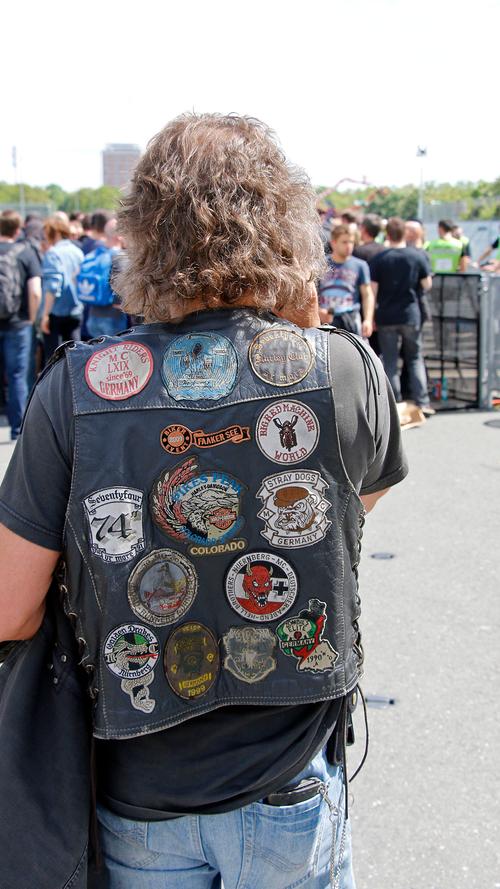 Fans der AC/DC-Rocklegenden bevölkern das Zeppelinfeld