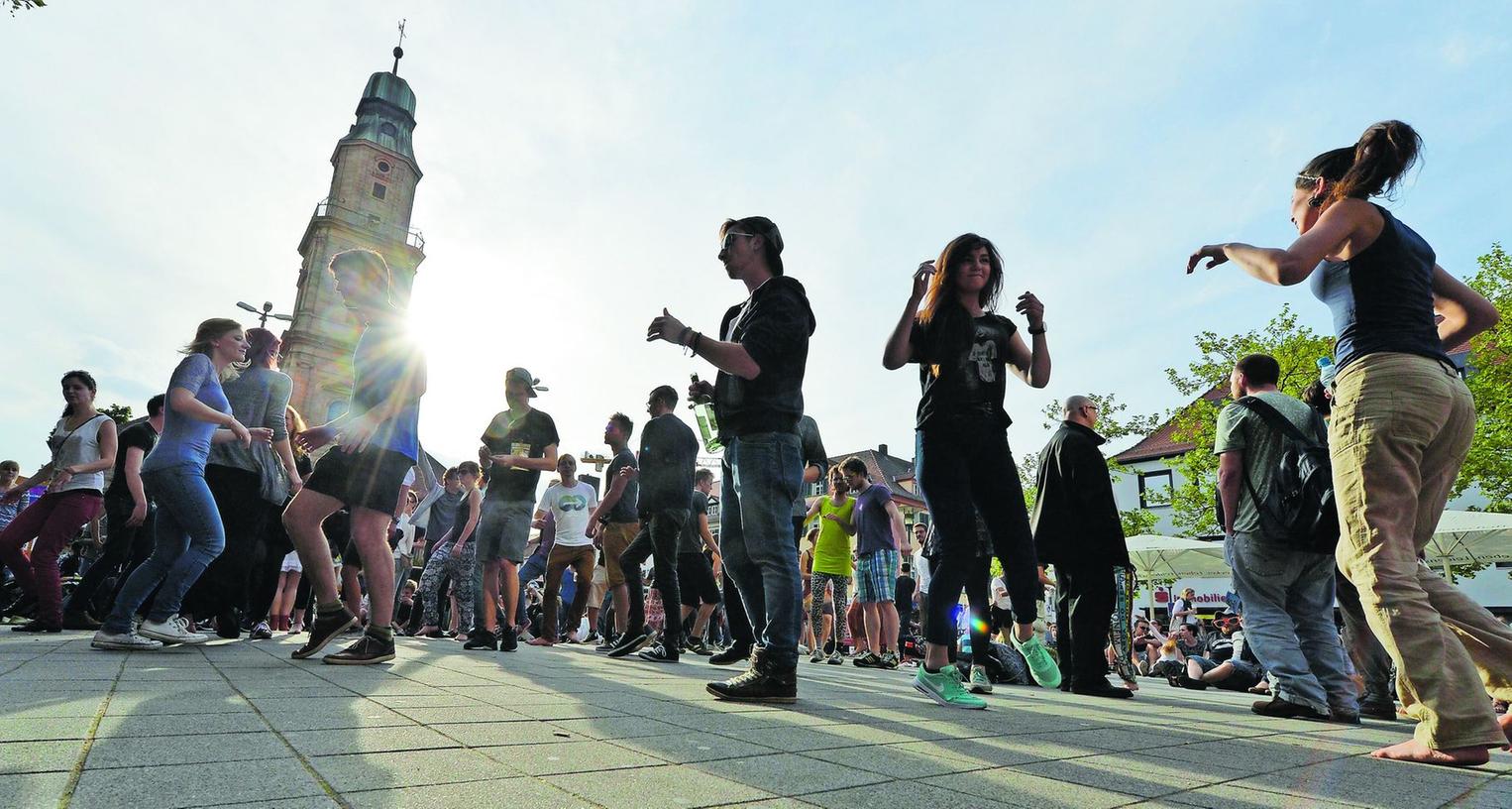 Großer Rave in Erlangen: Tanzen am Tag der Befreiung