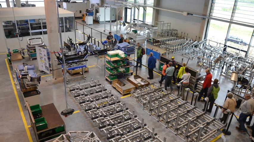 Führung durch die neue Produktionshalle von "Werk 3". Schwabachs größter Arbeitgeber hat im neuen Gewerbegebiet West rund vier Millionen Euro investiert.