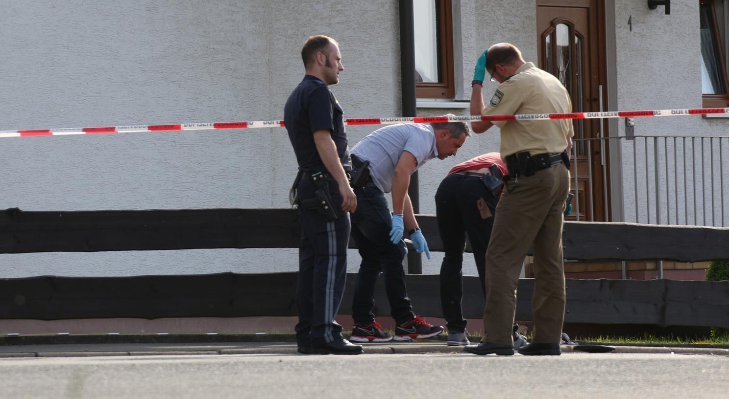 Die Polizei versuchte den Tathergang am Tatort in Bad Berneck zu rekonstruieren..