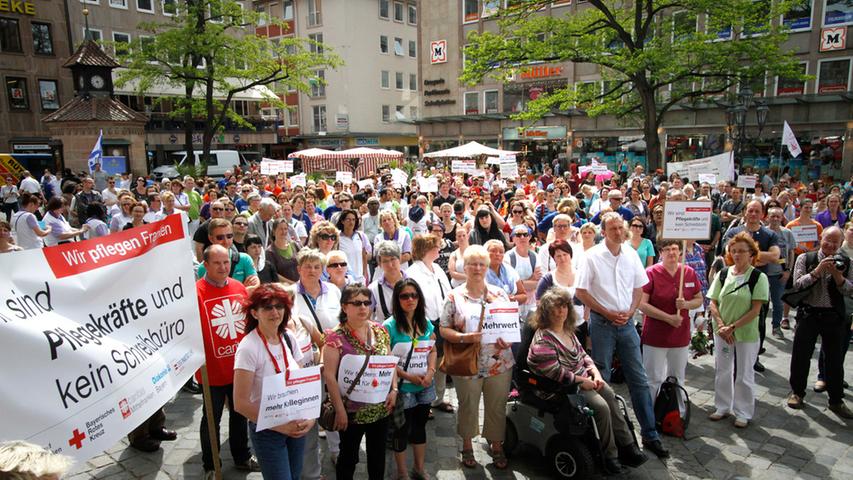 Die Caritas hatte gemeinsam mit der Arbeiterwohlfahrt, dem Bayerischen Roten Kreuz, der Diakonie Bayern und dem Paritätischen Wohlfahrtsverband zu der Kundgebung aufgerufen.