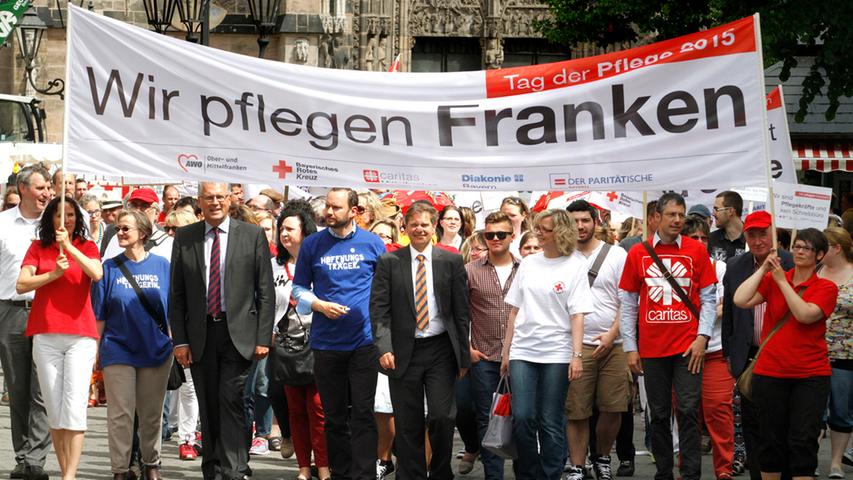 "Wir pflegen Franken!" Unter diesem Motto demonstrierten am Dienstag 600 Altenpfleger ...