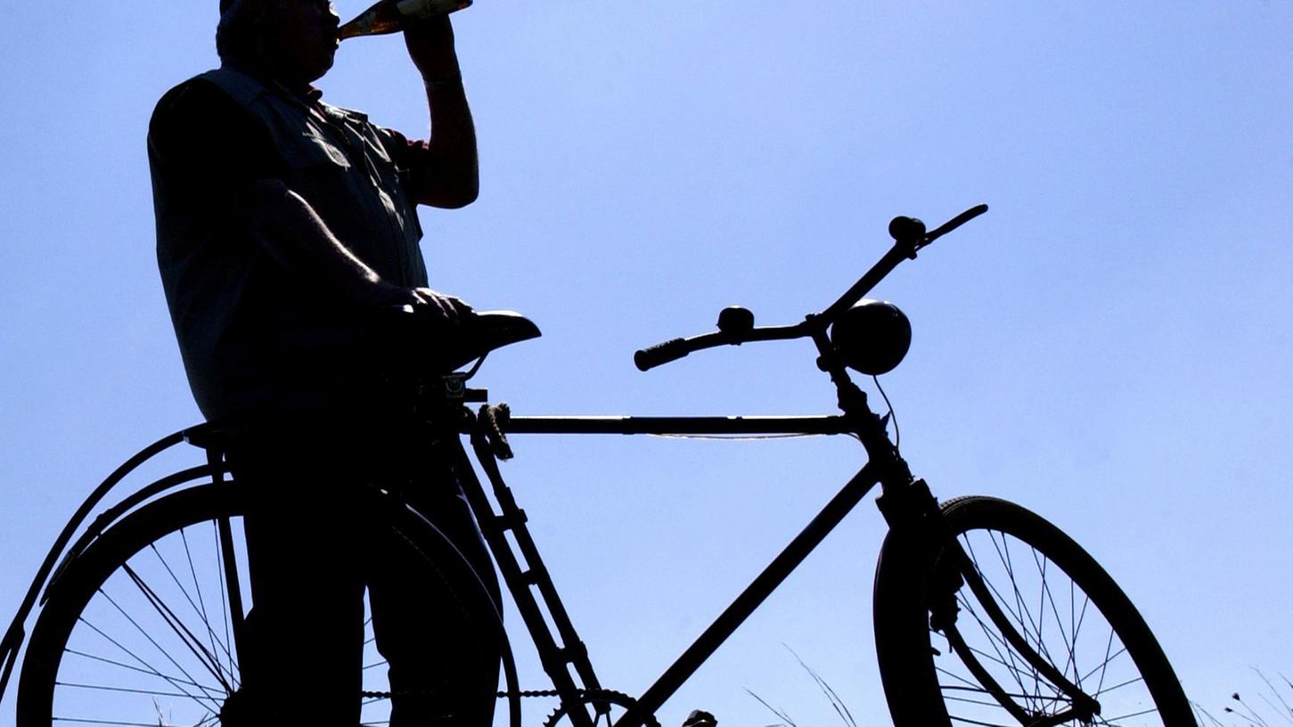 Poxdorf: Rennradfahrer landet auf Windschutzscheibe