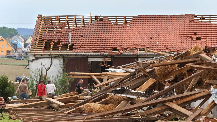 Bilder der Zerstörung: Tornado wütet im schwäbischen Affing