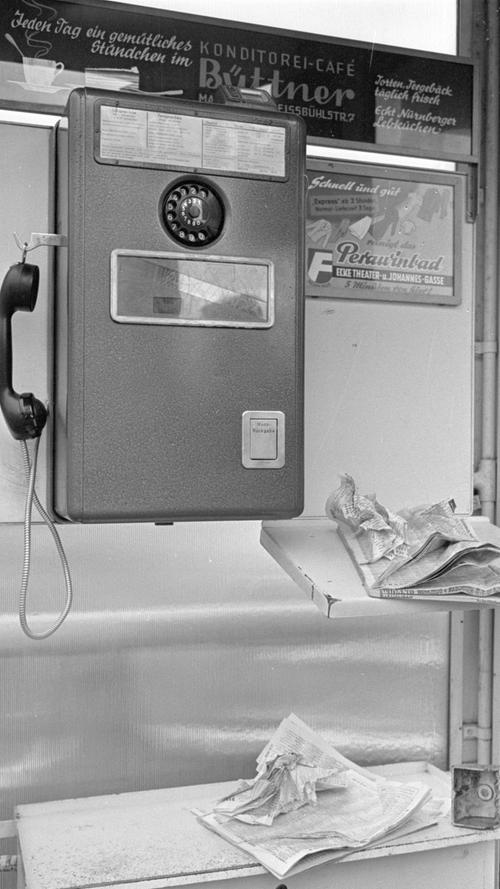 Telephonbuch und Aschenbecher zerstört. Hier geht es zum Artikel vom 18. Mai 1965: Unfug in den Zellen.