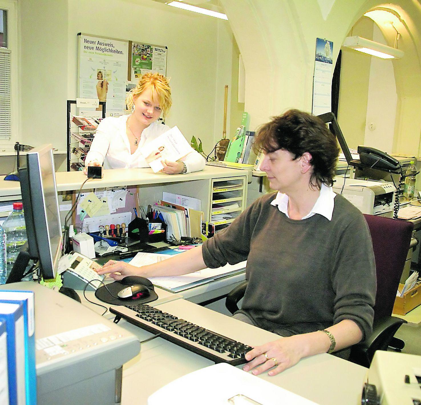 Was Kostet Ein Vorläufiger Ausweis Neuer Ausweis kostet Geld und viel mehr Zeit