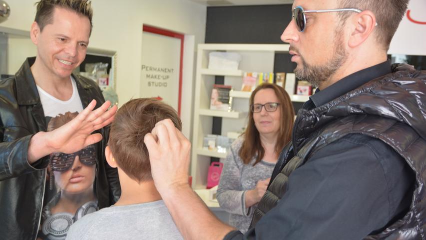 Huso Bajric überlässt nichts dem Zufall: Er lässt es sich nicht nehmen, die Frisuren persönlich zu kontrollieren...