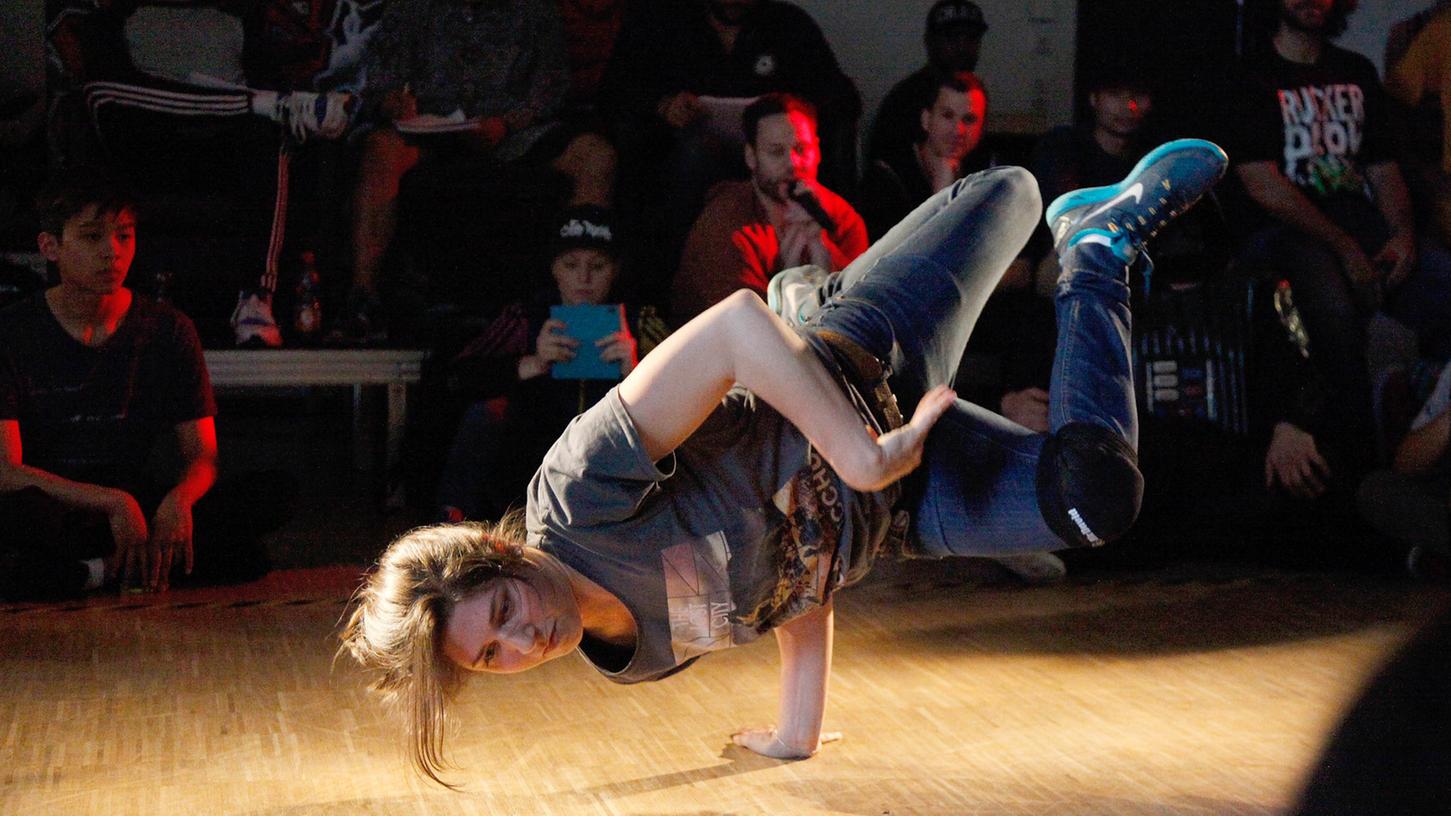 Dynamisch und musikalisch zugleich: Breakdancer wollen Musik mit ihrem Körper interpretieren. Was leicht aussieht, ist harte Arbeit.
