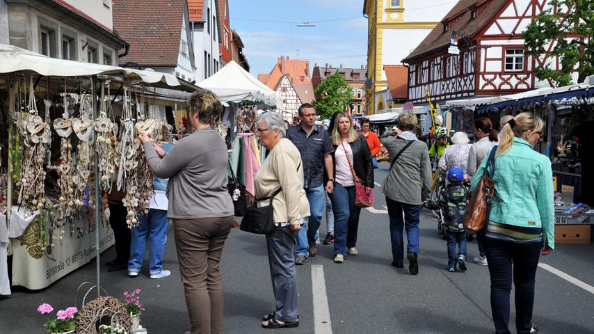 Haushaltswaren und Keramik: Jahrmarkt in Forchheim