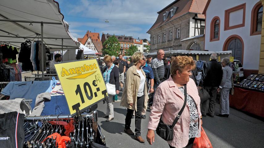 Haushaltswaren und Keramik: Jahrmarkt in Forchheim