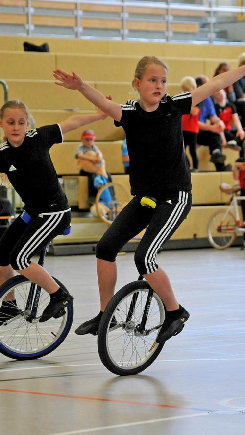 Akrobatik auf zwei Rädern beim Kunstrad-Bayerncup in Forchheim