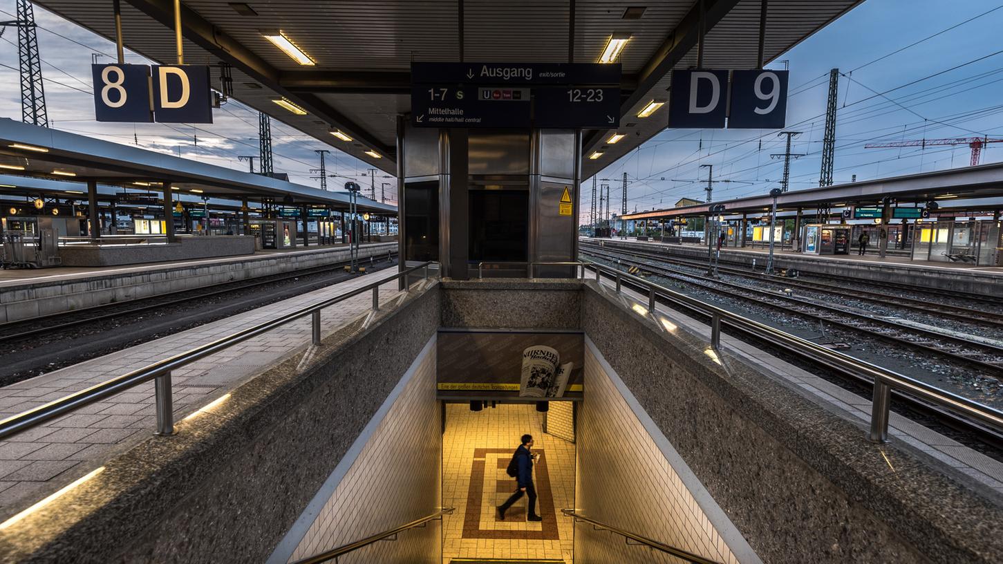 Auch am Nürnberger Hauptbahnhof wird es wegen des Streiks zu massiven Zugausfällen kommen. Die Folge beim letzten Streik: Es blieb teilweise menschenleer am Gleis.