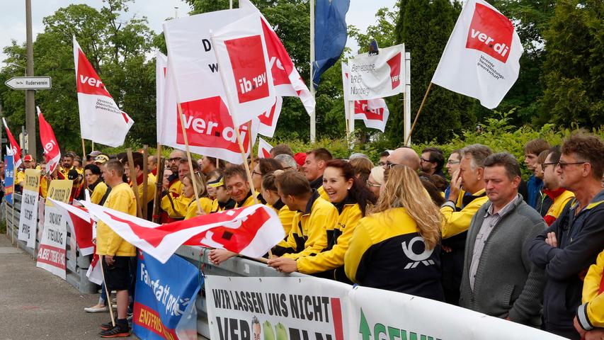 Brief- und Paketboten demonstrieren in Nürnberg