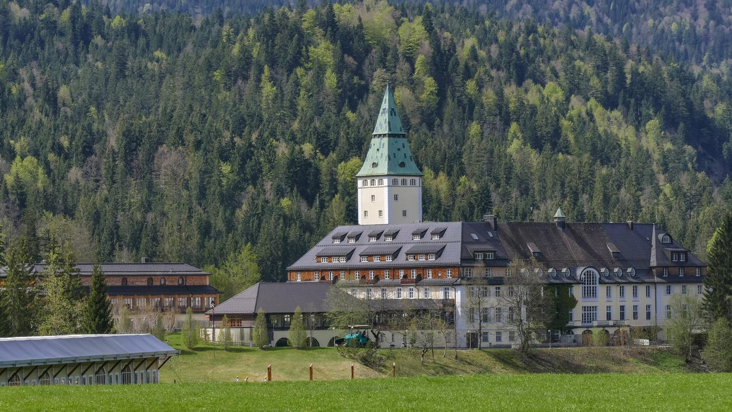 Riesen-Auflauf im beschaulichen Schloss Elmau: Der kleine Ort wird zum Zentrum des Weltgeschehens.