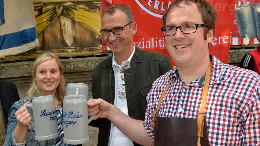 Zwei Schläge und das Bier floss: Erlanger Bergkirchweih eröffnet